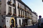 To jeden z najpiękniejszych budynków w Krakowie. Kiedyś znajdowała się w nim oberża