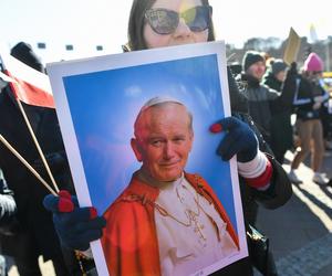 Tysiące osób na Marszu Wdzięczności za  Jana Pawła II w Gdańsku 