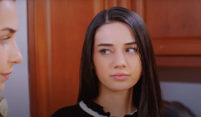 Melis awanturuje się z Feraye, a później podejrzewa, że Zeynep jest w ciąży z Cihanem.