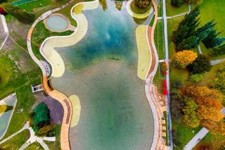 Nowe oblicze parku na Polu Mokotowskim. Nowe ławki, brak betonu i hotele dla owadów