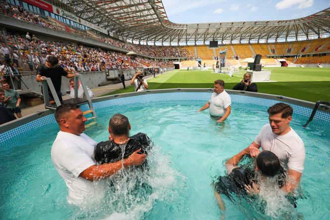 Kongres Świadków Jehowy 2024 na Stadionie Miejskim w Białymstoku