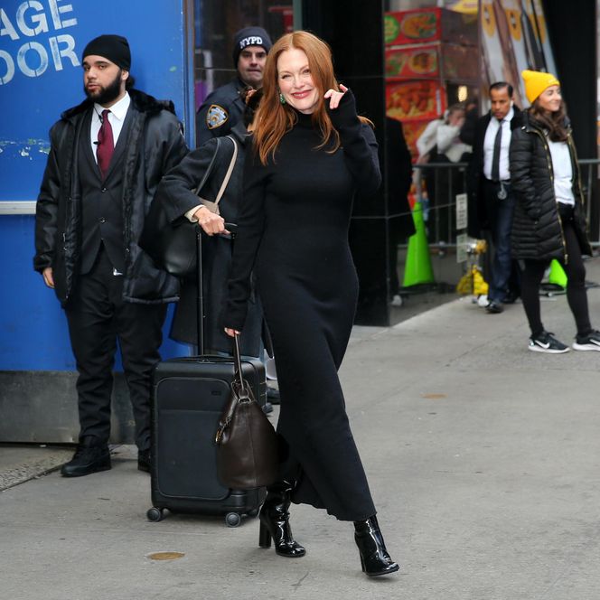 Paryski look Julianne Moore zachwycił wszystkich. To stylizacja idealna na zimowe imprezy! 