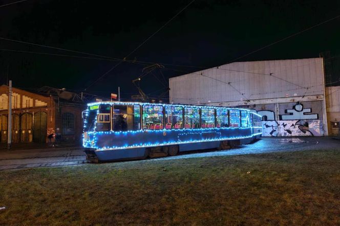 W tym tramwaju we Wrocławiu poczujesz magię świąt. To będzie magiczna podróż w czasie