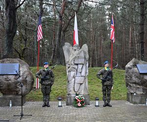 Tysiące jeńców wyruszyły stąd w marsz śmierci. 80. rocznica ewakuacji obozu w Modrolesie