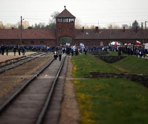 Marsz Żywych 2024 w Oświęcimiu. Kilka tysięcy osób upamiętni ofiary Holokaustu