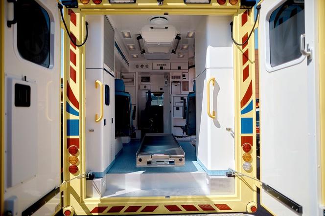 Stig z "Top Gear" podjechał pod łódzką Manufakturę... karetką. To pierwszy taki ambulans w Polsce!