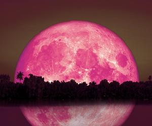 Pełnia Truskawkowego Księżyca to szansa na wyjście z życiowego dołka. Zrób to 4 czerwca