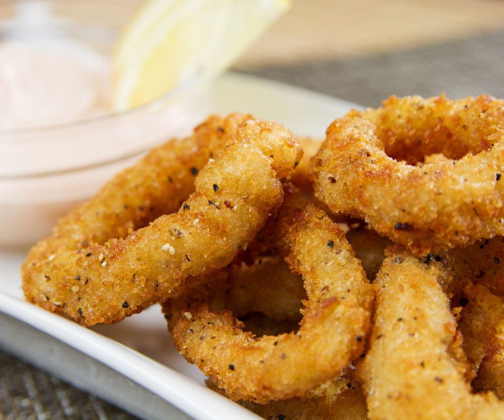 Złociste krążki z kalmarów - prosty przepis