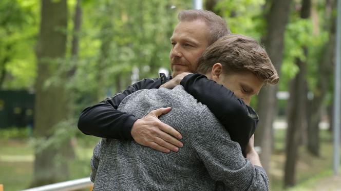 M jak miłość odcinek 1459. Andrzej Budzyński (Krystian Wieczorek), Łukasz (Jakub Józefowicz)