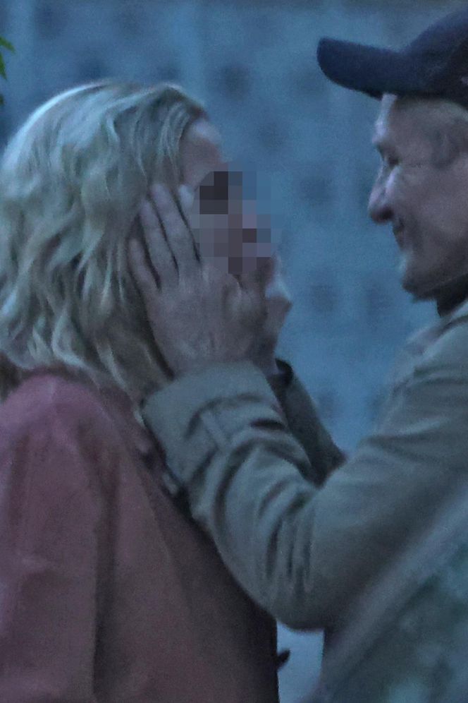 Andrzej Chyra smyra i całuje