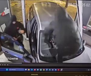 Wjechali autem do jubilera, a potem uciekli z łupem! Jest nagranie z napadu