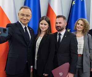 Znany chirurg prof. dr hab. n. med. Kryspin Mitura odebrał z rąk Prezydenta Rzeczypospolitej Polskiej Andrzeja Dudy akt nominacyjny, nadający mu tytuł profesora nauk medycznych i nauk o zdrowiu