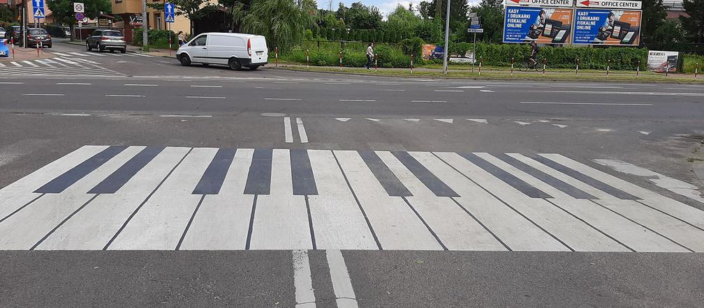 Klawiatura fortepianu jako przejście dla pieszych 