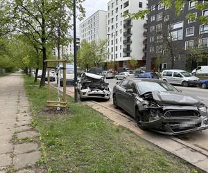 Totalna masakra na Pradze-Południe. Sześć rozbitych pojazdów na poboczu 	