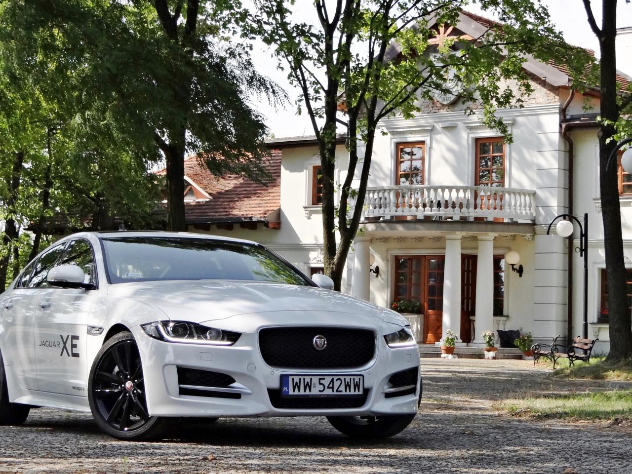 Jaguar XE 2.0 T R-Sport