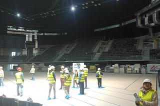 Tłumy chętnych do zwiedzania hali Urania. Wkrótce zostanie oddana do użytku [ZDJĘCIA]