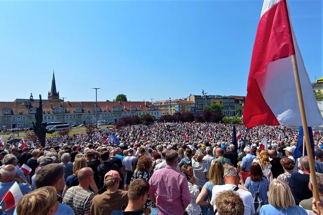 Manifestacja 4 czerwca na placu Solidarności w Szczecinie