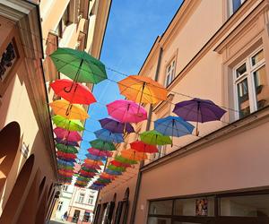 Tarnowskie Umbrella Sky na ul. Piekarskiej