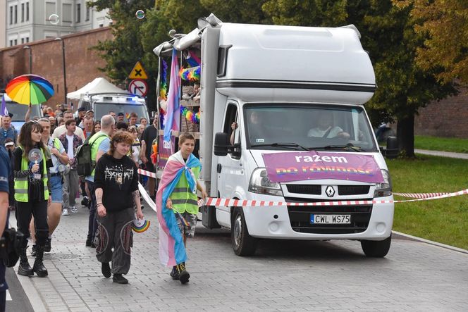 VI Toruński Marsz Równości. Przeciwnicy modlili się w centrum