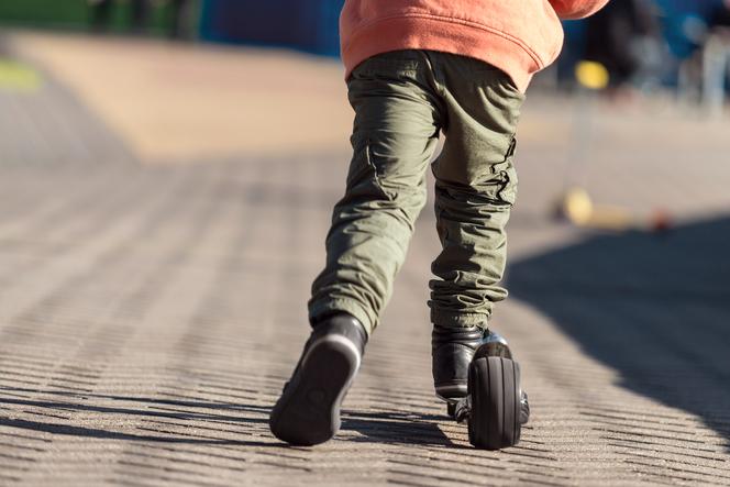 7-latek odjechał za daleko na hulajnodze i się zgubił. Nie znał swojego adresu