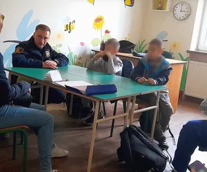 Dzieci pobiły się pod szkołą, poszło o... piłkę. Musiała interweniować policja