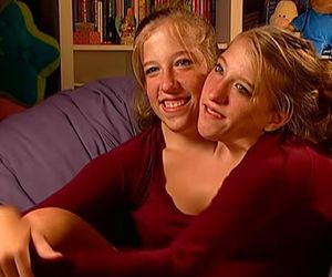 Siostry syjamskie urodziły dziecko?! Sensacyjne doniesienia