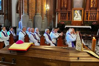 Tłumy żegnają abp Ozorowskiego w Archikatedrze białostockiej