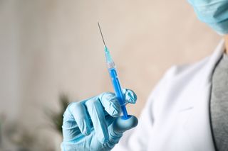 Szczepienia przeciw COVID-19 w miejscu zatrudnienia. Nowy pomysł rządu