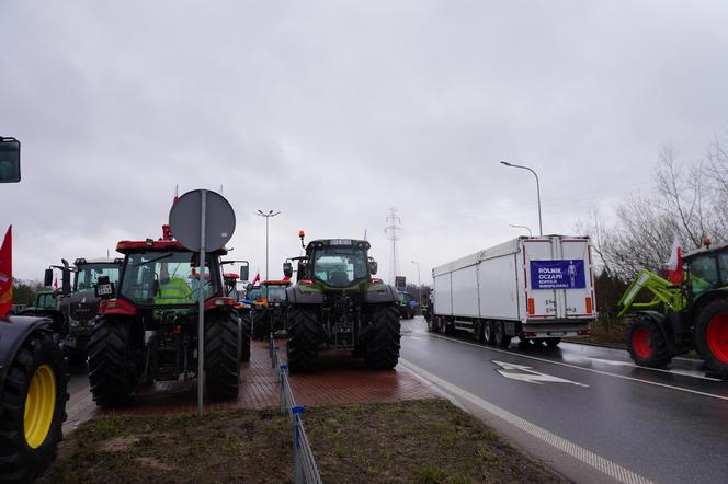 Protest rolników z 20 lutego. Blokada drogi obok Białegostoku