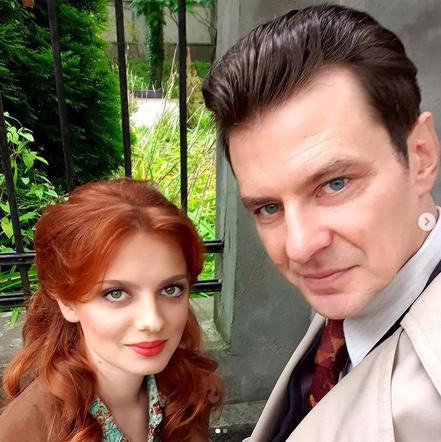 Stulecie Winnych 4 sezon: Adam Komornicki (Marcin Kwaśny), Kasia Borkowska (Weronika Humaj)