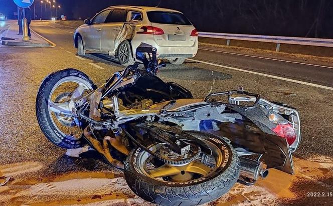 Zajechał drogę motocykliście. 18-latek trafił do szpitala