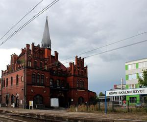 Zadziwiające, ile osób mieszka w tych miastach. Człowiek na człowieku. Tu gęstość zaludnienia jest najwyższa.