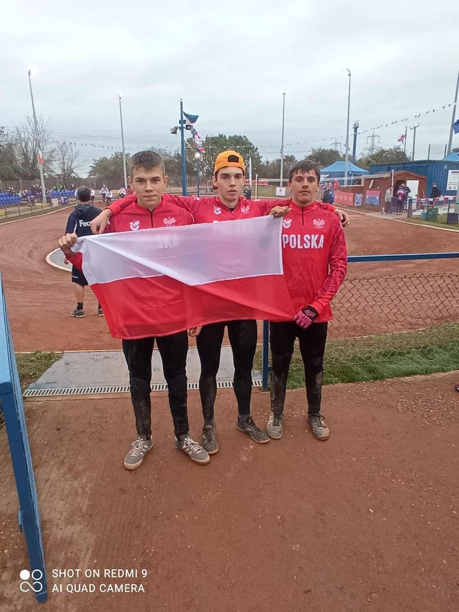 ​Puchar i 16 medali. Zawodnicy LKS Szawer Leszno wrócili z Mistrzostw Świata