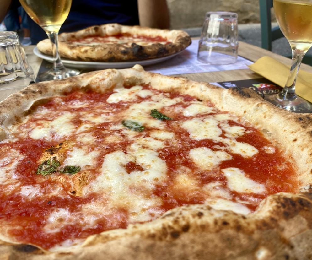 Pizza - smażona rozpływa się w ustach. W Dzień Pizzy podajemy najlepsze adresy w Neapolu i dzielimy się ciekawostkami 