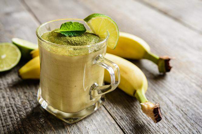 Koktajl bananowy z herbatą matcha