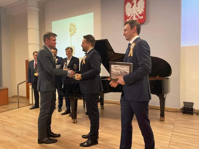 Jubileuszowa sesja i  ceremonia wręczenia statuetek „Honorowy Przyjaciel Starachowic”