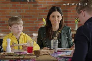 M jak miłość, odc. 1744. Iza (Adriana Kalska), Szymek (Staś Szczypiński), Radek (Philippe Tłokiński)