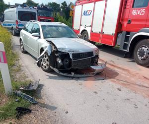  Zderzenie osobówki z pociągiem w Skarżysku. Ewakuacja pasażerów