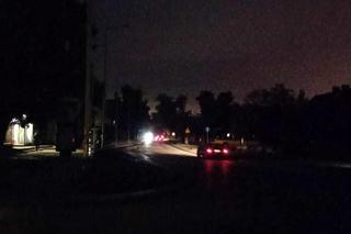 Ulice na wrocławskim osiedlu toną w ciemnościach. Dlaczego latarnie nie świecą?