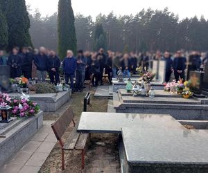 Pogrzeb Krzysztofa Kononowicza w Białymstoku. Fani pożegnali legendę internetu