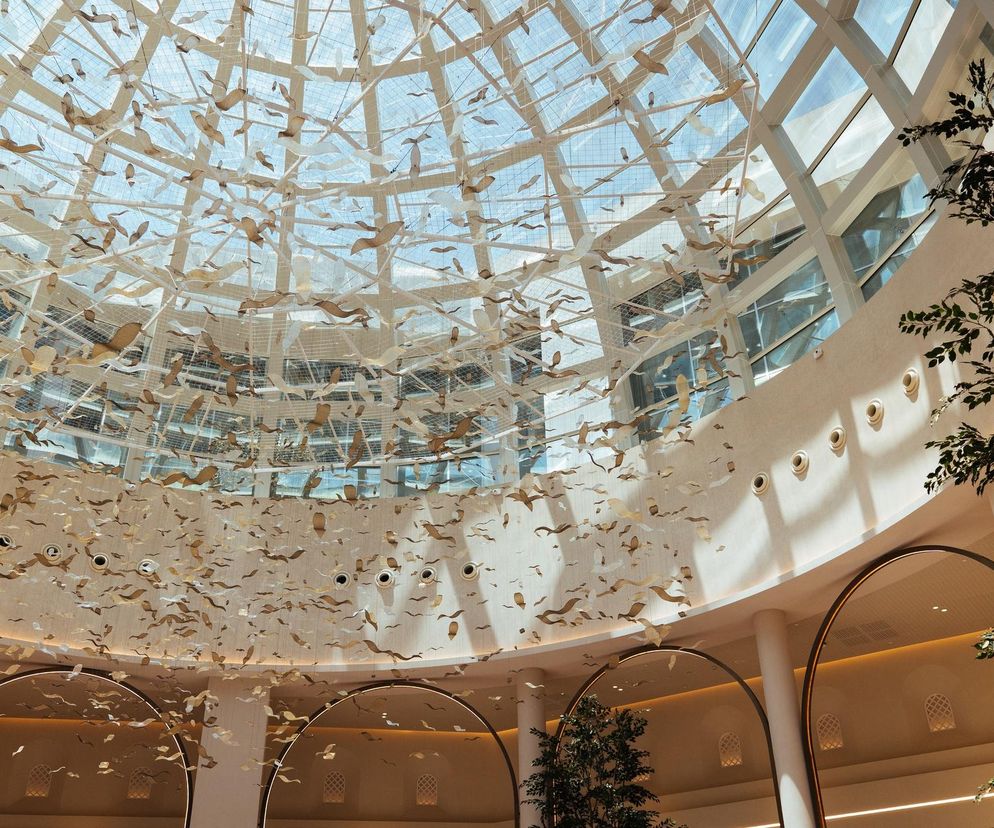Szklana instalacja Edyty Barańskiej w Dubai Mall