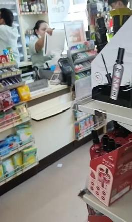 Pięcioraczki na zakupach w Tajlandii 