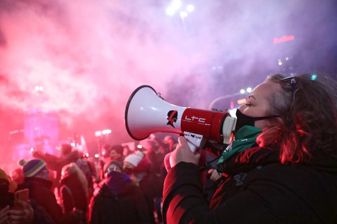 Strajk kobiet w Polsce29.01.2021: Policjanci użyli gazu wobec protestujących w Warszawie [RELACJA NA ŻYWO, ZDJĘCIA, WIDEO]
