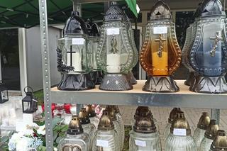 Wszystkich Świętych 2023. Ile kosztują znicze w Lublinie? Sprawdziliśmy to!