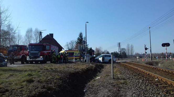 Wypadek na przejeździe kolejowym w Małym Rudniku pod Grudziądzem [ZDJĘCIA]
