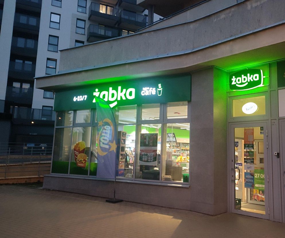 Sklepy Żabka 1 listopada 2025. Jakie są godziny otwarcia we Wszystkich Świętych?