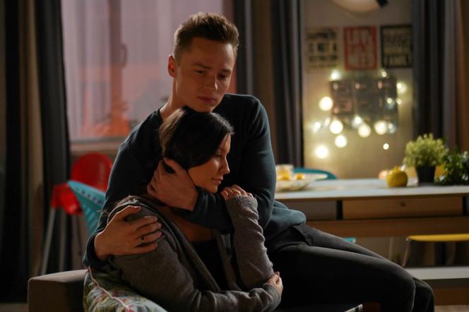 Pierwsza miłość. Kalina (Magdalena Wieczorek), Krystian (Patryk Pniewski)