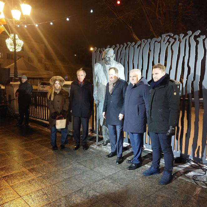 Białystok. Odsłonięto pomnik Władysława Bartoszewskiego