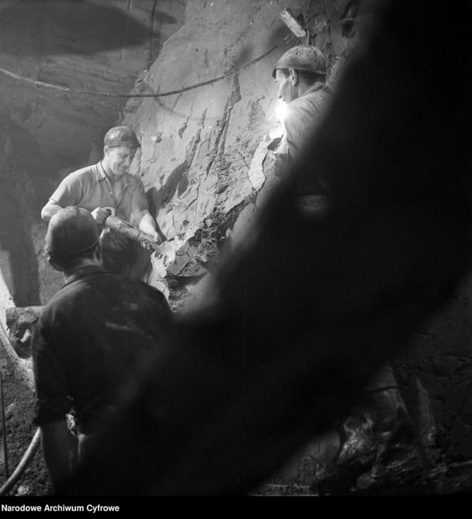 Sensacja pod Warszawą. Zaginiony pierwszy wagon metra z lat 50. na sprzedaż w internecie?