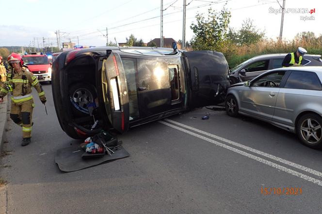 Kraksa w Rybniku. BMW skasowało dwie osobówki